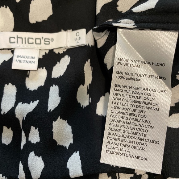 Chico’s Ruffle Dot Print Top Size 4 Black White Abstract Dalmatian Dots Career - Picture 7 of 9